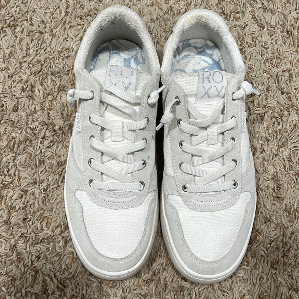 Roxy Harper white shoe. Super cute for summer! Clean and white.